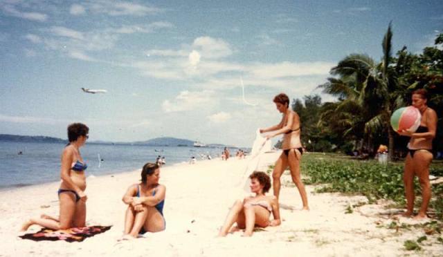 singapore03.jpg - Bianca, Mary, Diana ,Anna, Laura